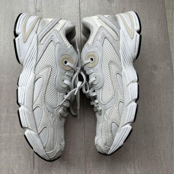 White Adidas Astir Size 8 - Picture 2 of 8
